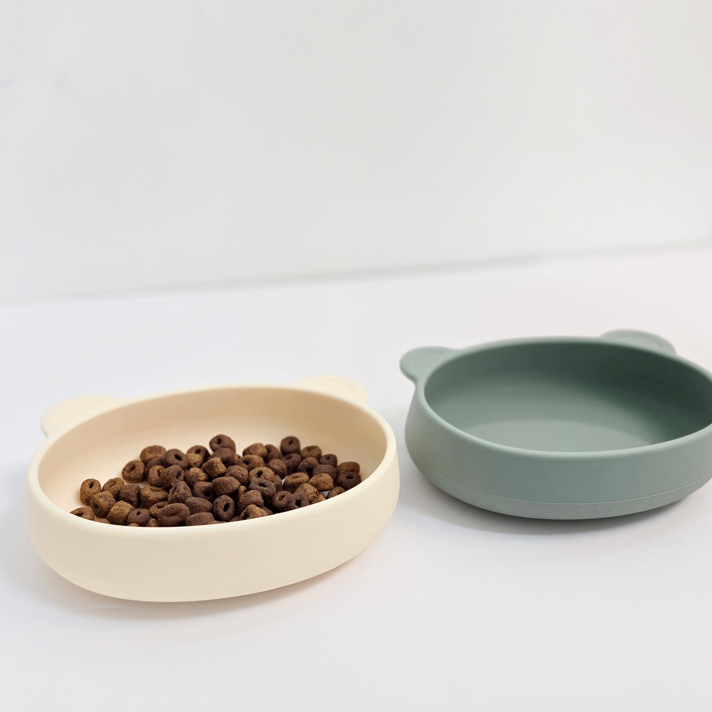 Platinum Silicone Bear Plate . Cream